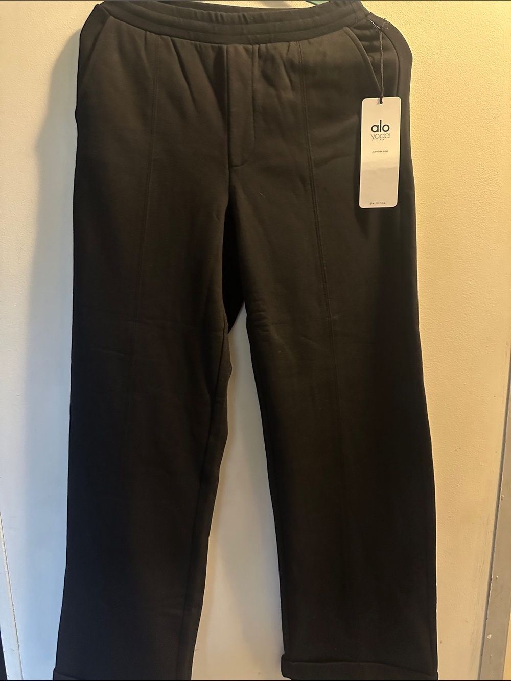 ALO Yoga Men’s Black Straight-Leg Joggers